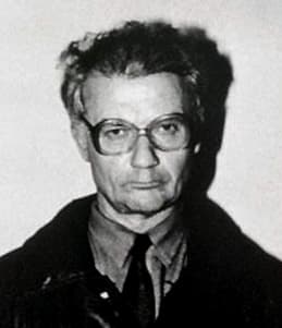 Foto de Andrei Chikatilo após a prisão, em 1990