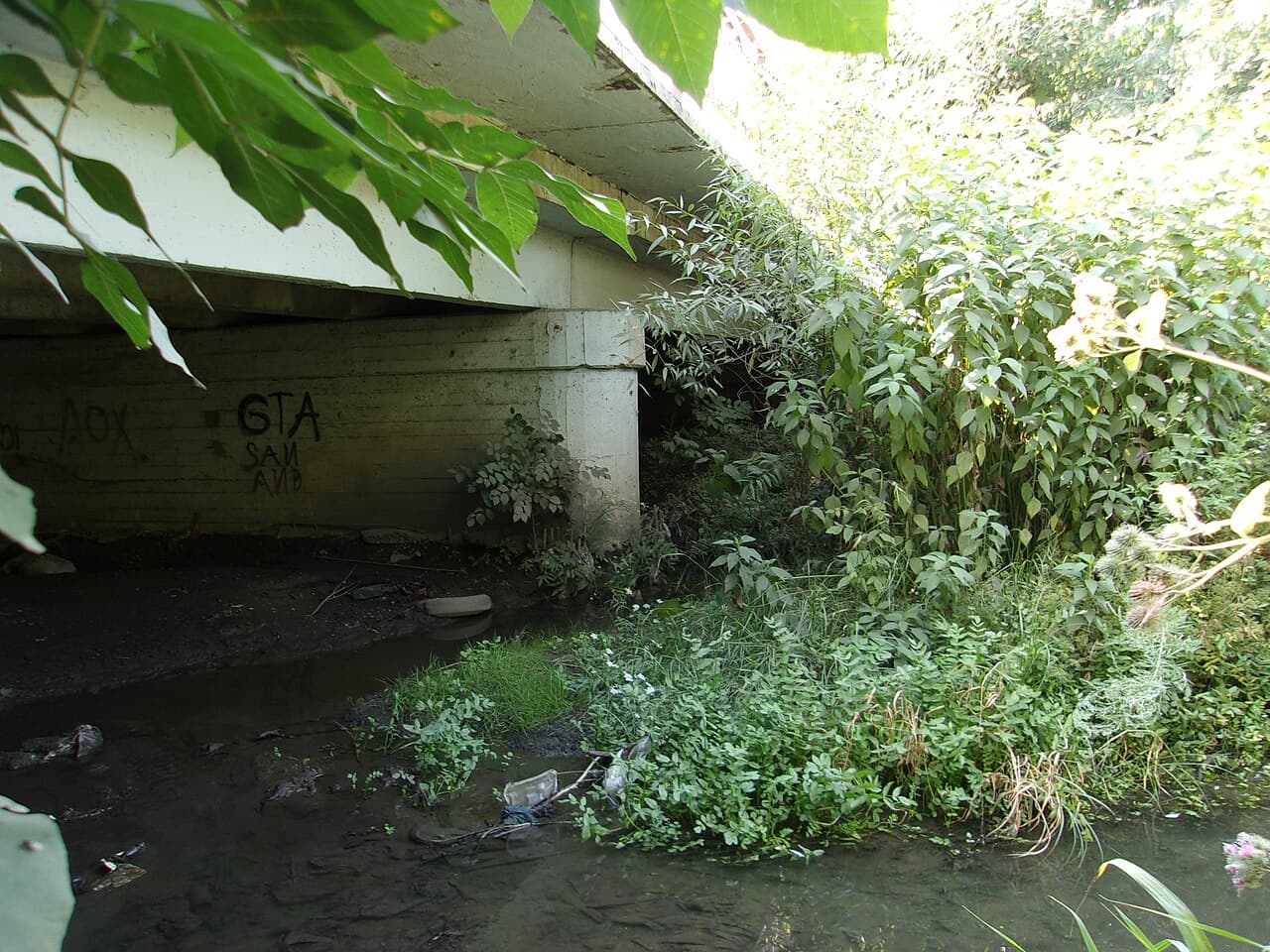 A ponte sobre o rio Grushevka, em Shakhty