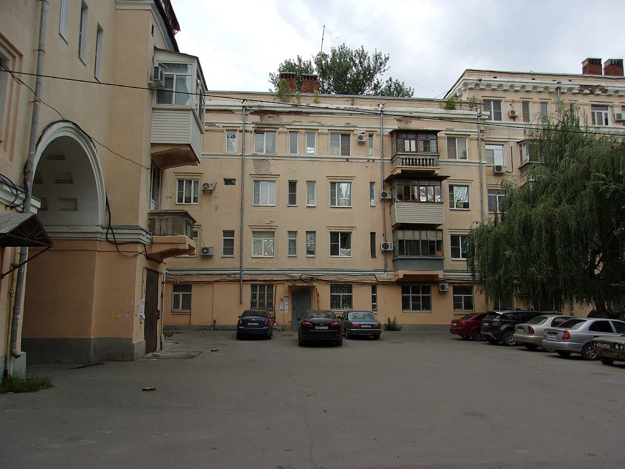 O prédio da rua Gvardeyskaya 36, em Novocherkassk, onde ele morava ao ser preso